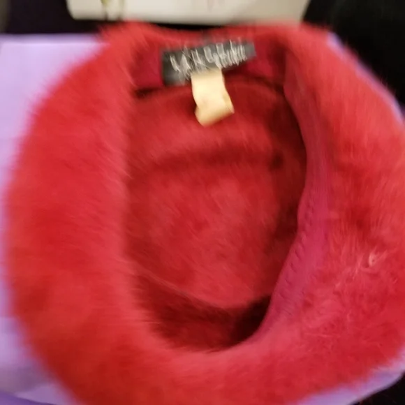 Pomegranate Red hat - Picture 3 of 4